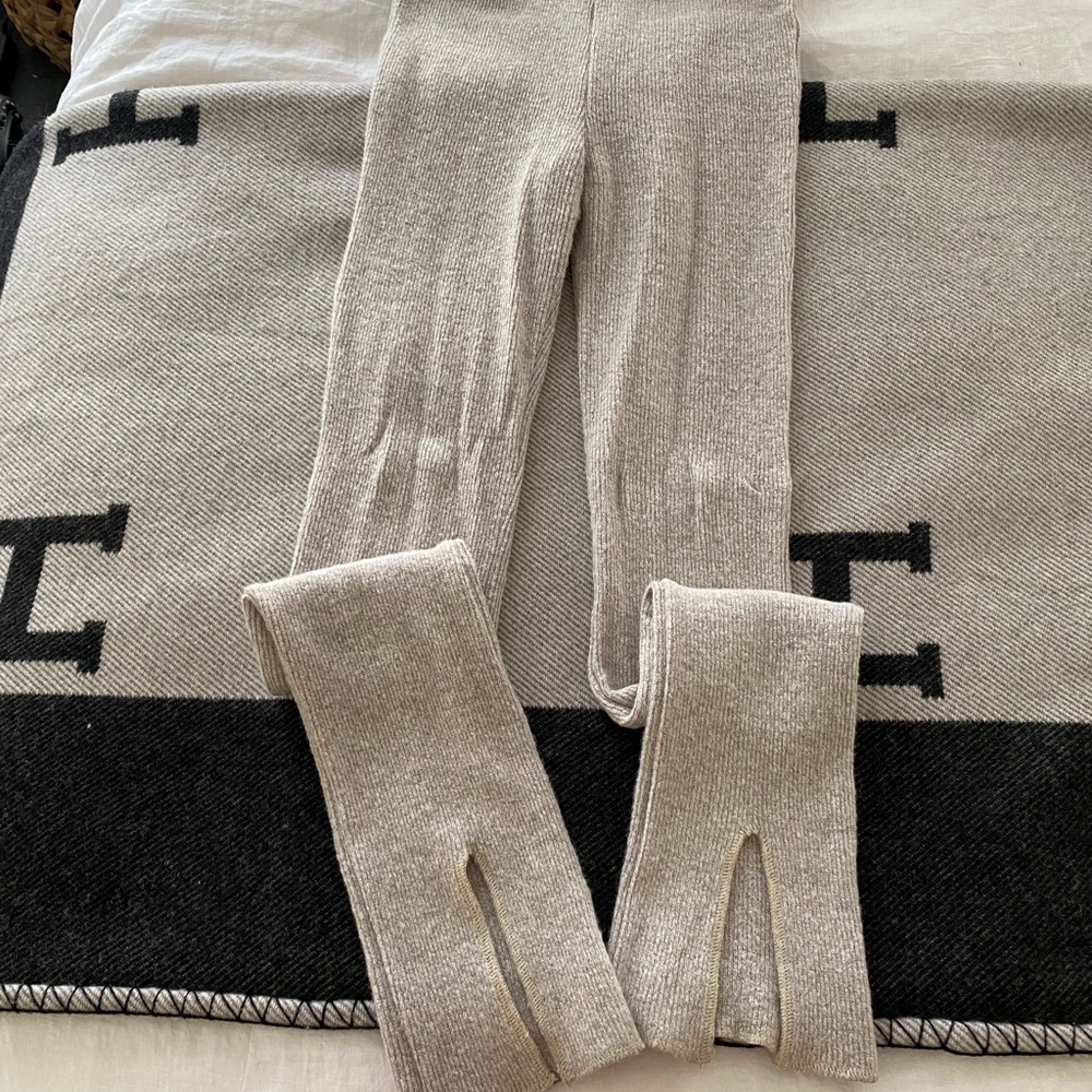 ARE YOU AM I oatmeal Ribbed Split-Hem Leggings
